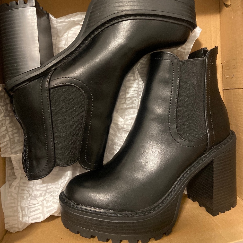 NEW Kat Steven Madden Boots